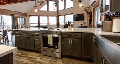 Mountain N' Shores Chalet