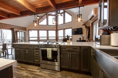 Mountain N' Shores Chalet