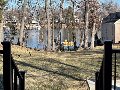 NEW 5 Bedroom Home with  Pier by Water