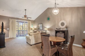 Living area - Ironwood #1732 - Back on Program! Golf Course Villa in Barefoot! (North Myrtle Beach)