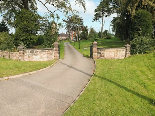 2 bedroom accommodation in Cheddleton, near Leek