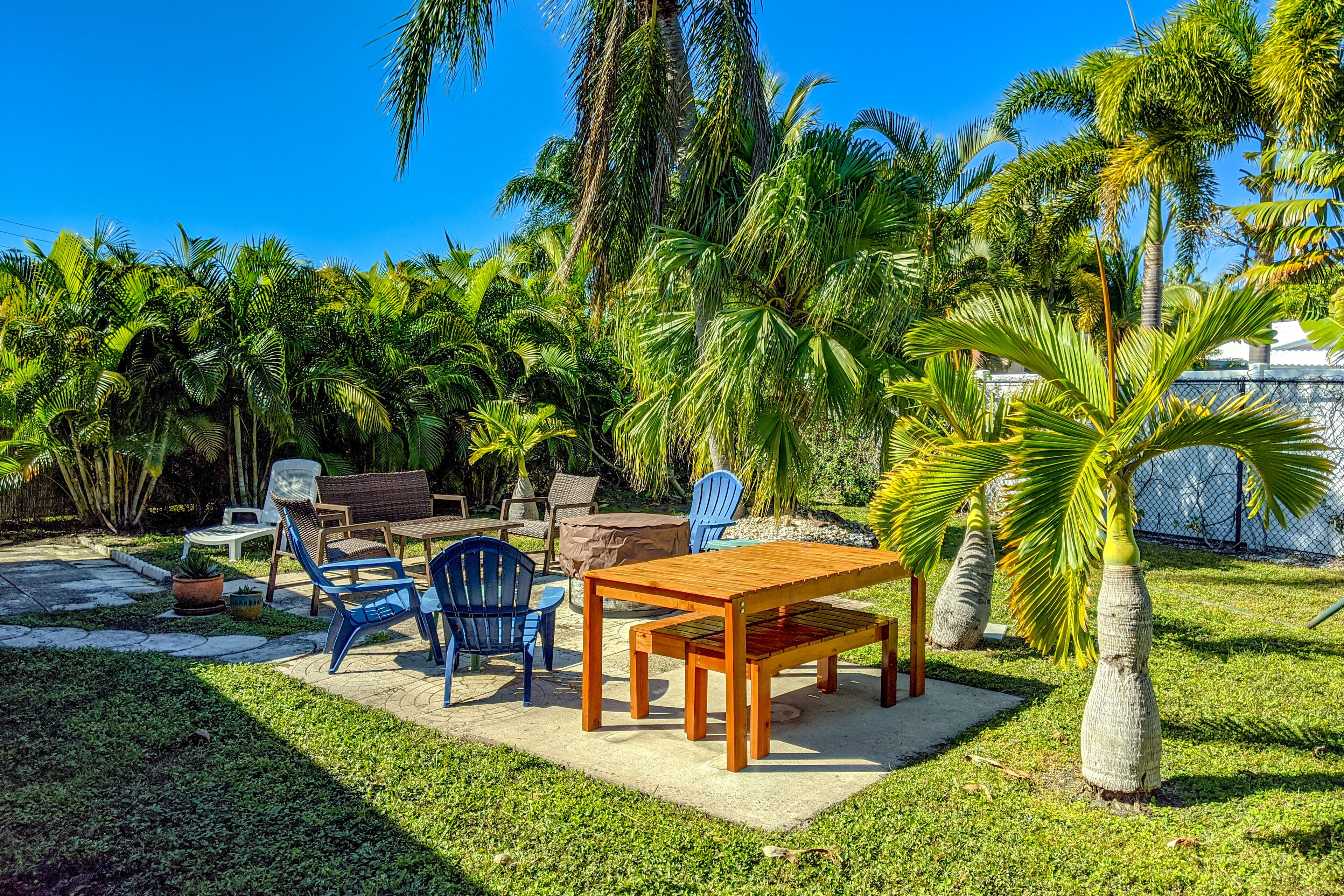 Charming home w/ private washer/dryer, WiFi, and central AC - walk to the beach