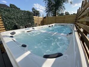 Bain à remous extérieur