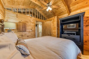 4 bedrooms, WiFi, bed sheets - Four cozy cabins w/ private hot tubs & shared pool + free attraction tickets (Sevierville)