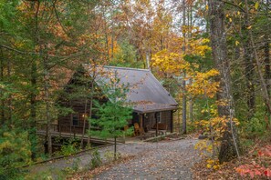 Exterior - Four cozy cabins w/ private hot tubs & shared pool + free attraction tickets (Sevierville)