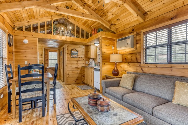 TV, DVD player - Four cozy cabins w/ private hot tubs & shared pool + free attraction tickets (Sevierville)
