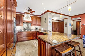 Fridge, microwave, oven, stovetop - Chef's dream kitchen meets top golf views (Lahaina)