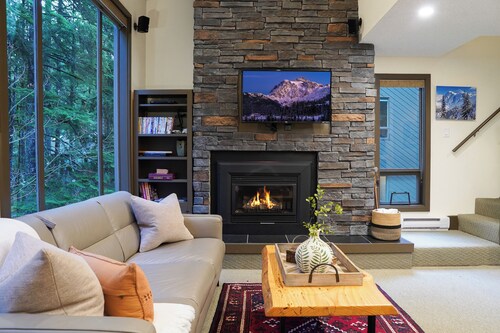 Mountain Modern Snowater condo!  Fireplace, Pool, Spa, Sauna, indoor sports courts!