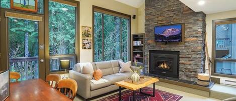 Smart TV, fireplace, DVD player, ping pong