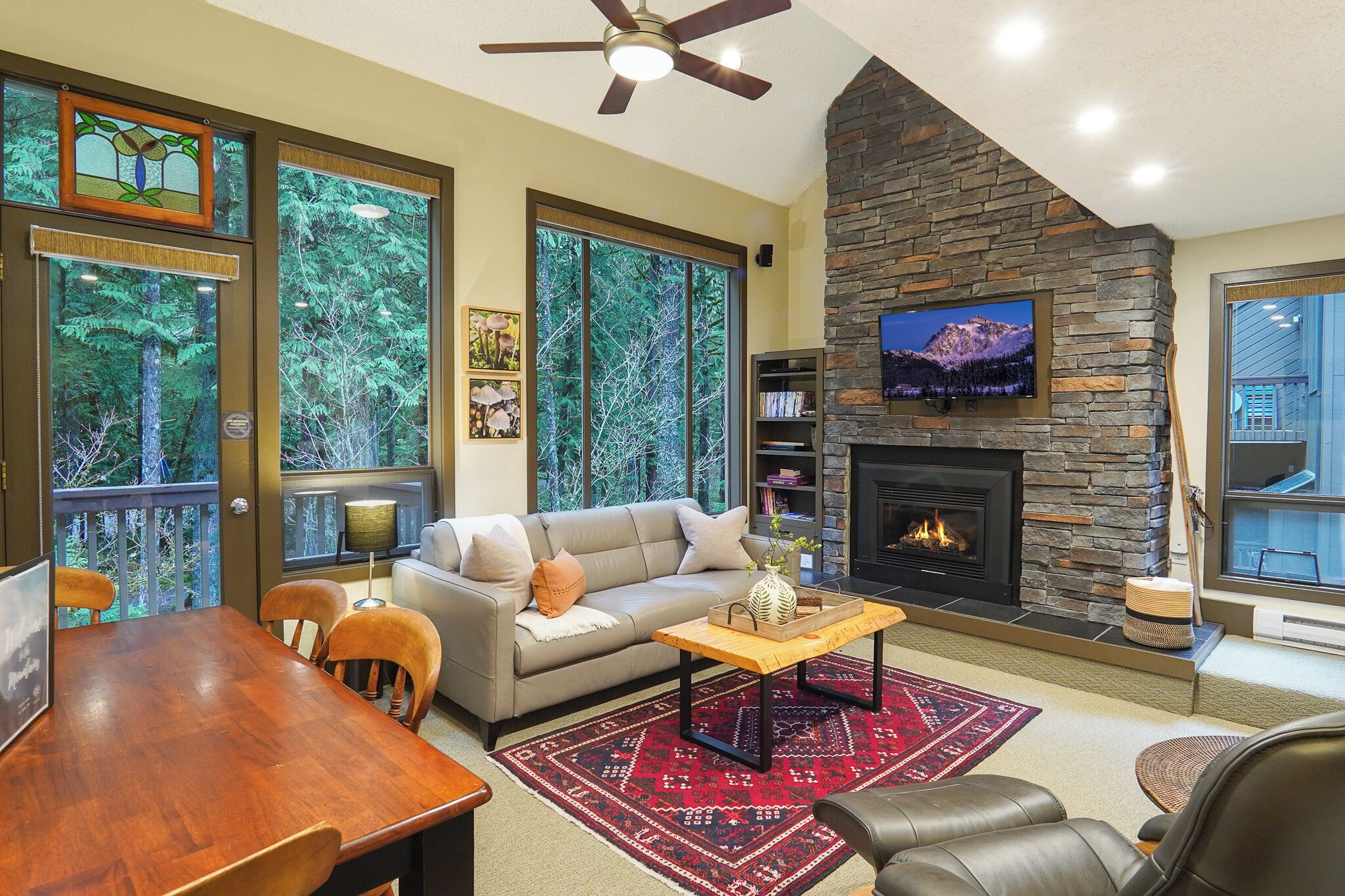 Smart TV, fireplace, DVD player, ping pong