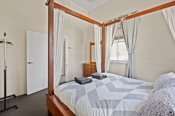 4 bedrooms, iron/ironing board, travel cot, free WiFi