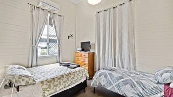 4 bedrooms, iron/ironing board, travel cot, free WiFi