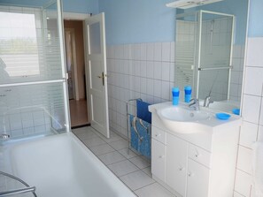 Unclassified image, 3 of 27, button