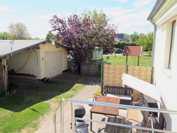 Unclassified image, 1 of 27, button