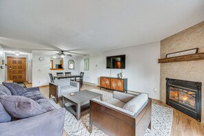 TV, fireplace, streaming services