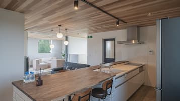 奢華別墅, 非吸煙房 (Private Vacation Home) | 私人廚房 | 電冰箱、微波爐、爐台、電熱水壺