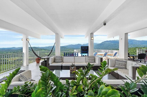 Aqua Green | Breathtaking views with a private salt water pool
