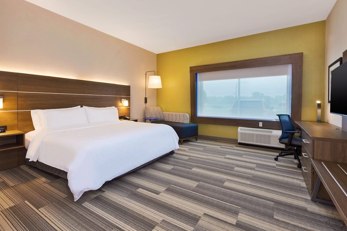 Desk, free rollaway beds, free WiFi, bed sheets