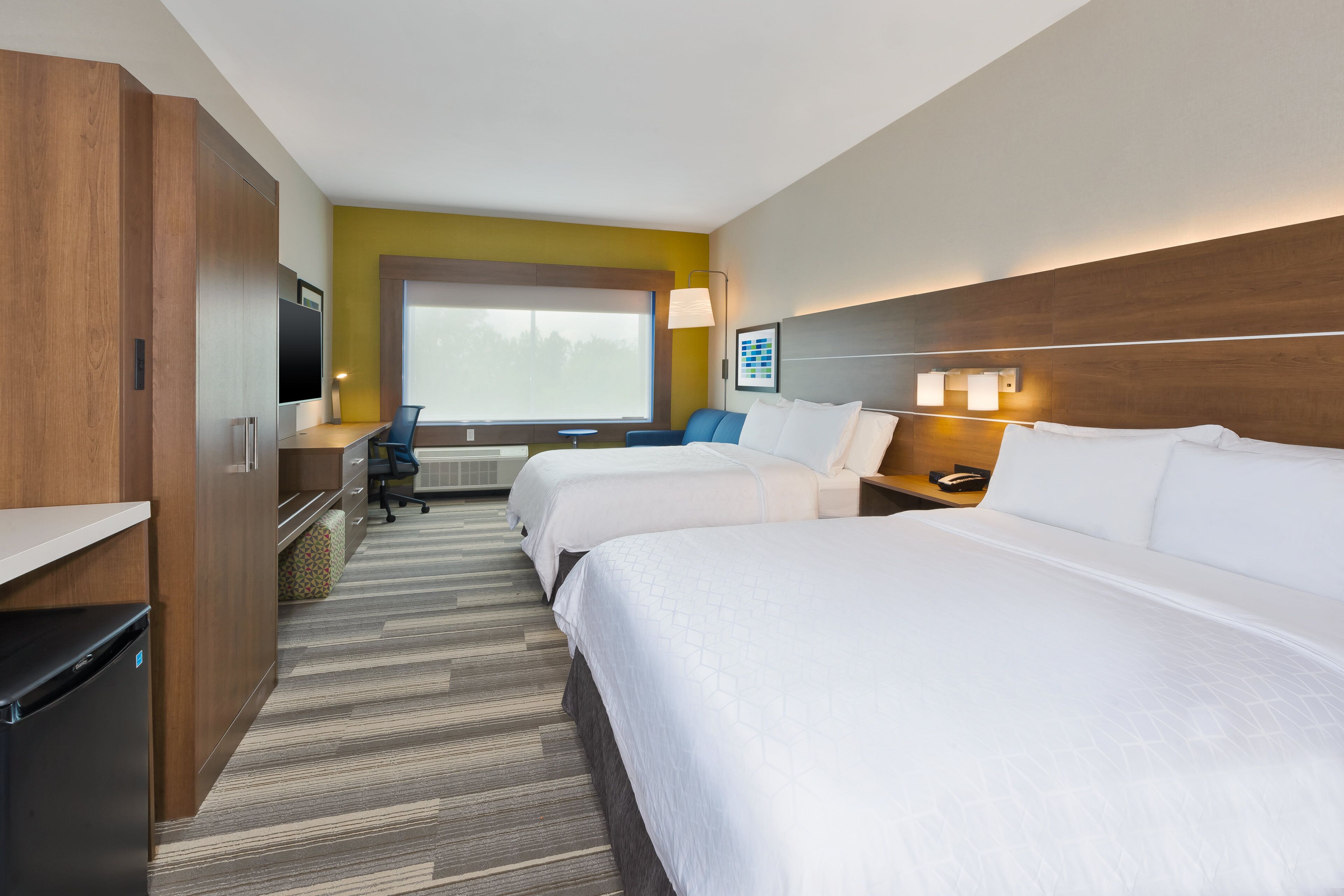 suite, multiple beds | desk, free rollaway beds, free wifi, bed sheets