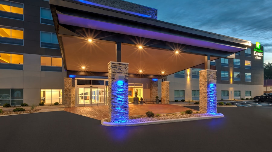 Holiday Inn Express & Suites Milan – Sandusky Area by IHG