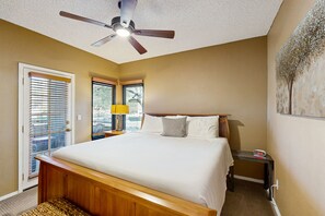 2 slaapkamers, een strijkplank/strijkijzer, internet, beddengoed