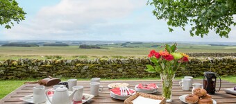 Vesta View - Self catering accommodation that sleeps 10 guests in 5 bedrooms