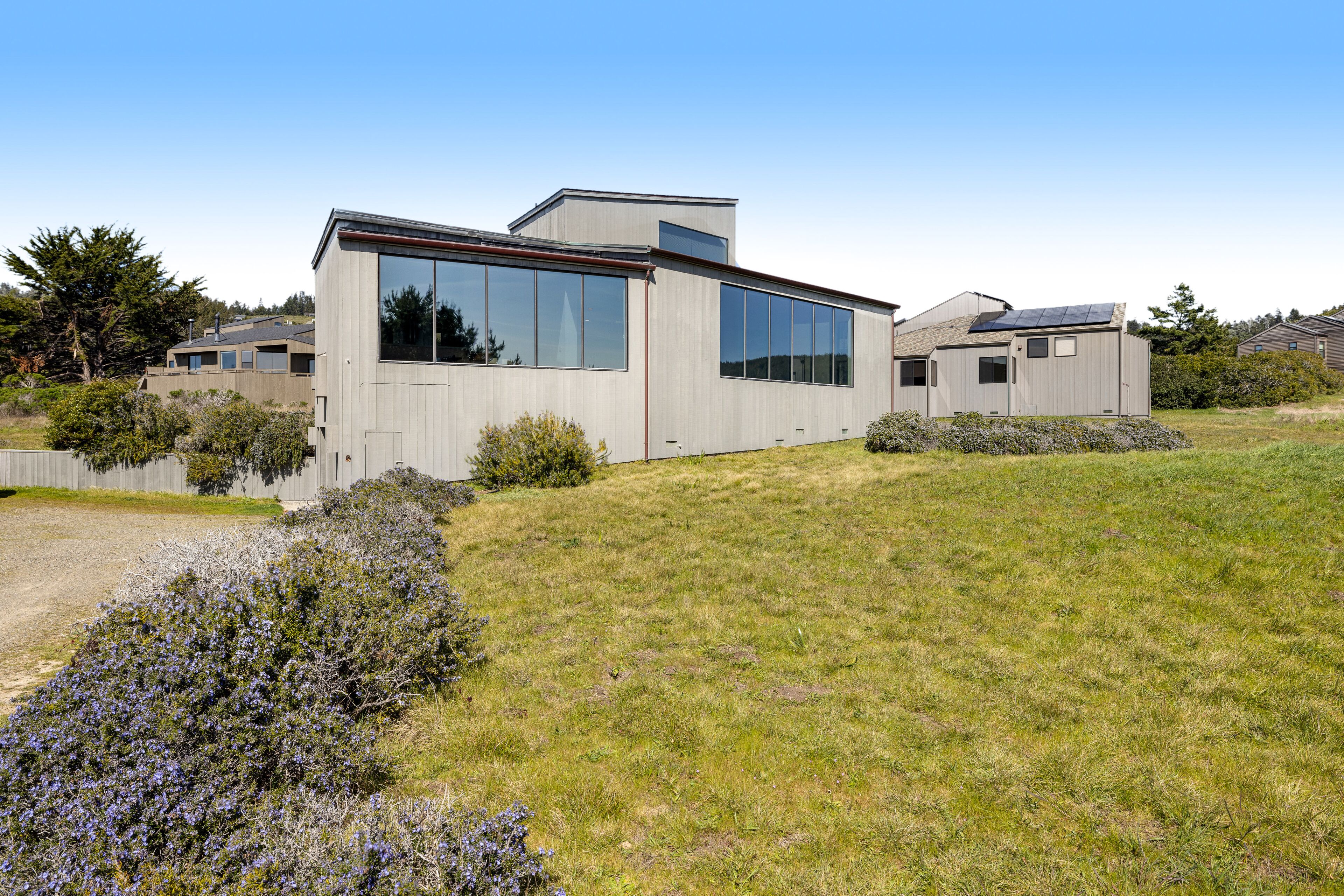 Modern house w/ocean views, beautiful hiking trails, short walk to Pebble Beach