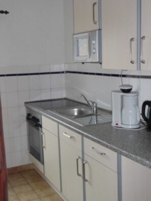 Fridge, microwave, oven - Fewo Schwalbe - Will, Elke (Insel Poel)