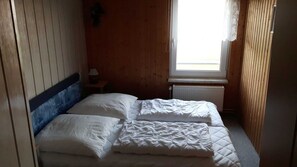 2 bedrooms, travel cot