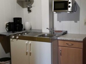 Fridge, oven, high chair