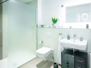 Douche, sĂšche-cheveux