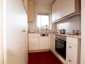 Fridge, oven, dishwasher, coffee/tea maker