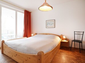 1 bedroom, travel cot, WiFi