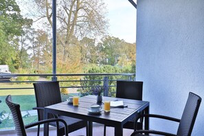 Unclassified image, 3 of 24, button