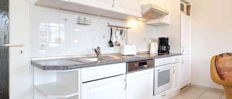 Kühlschrank, Mikrowelle, Ofen, Geschirrspüler