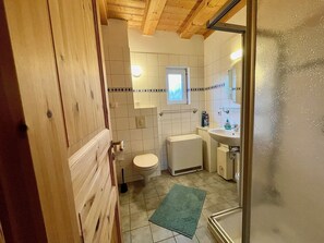 Shower, hair dryer - Ferienwohnung Haus 3 Wohnung 1 - Ferienhäuser Liethmann (Insel Poel)