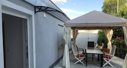 Apartament/ Ferienwohnung mit Terasse und Parkplatz