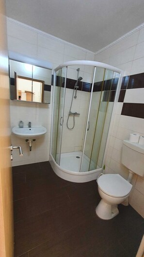 Bathroom - Apartament/ Ferienwohnung mit Terasse und Parkplatz (Mudersbach)