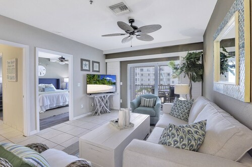 Explore the Heart of Olde Marco ~Walk to Hottest Dining, Bars & Shops; WiFi, Heated Pool & More!