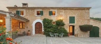 Beautiful Vacation Home "Can Faveta" with Mountain View, Pool, Wi-Fi