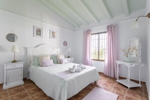 3 bedrooms, free WiFi, bed sheets