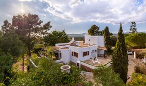 Exterior - Villa Bon Viure with Sea View, Wi-Fi, Air Conditioning, Pool, Garden & Terraces; Parking Available (Marratxí)