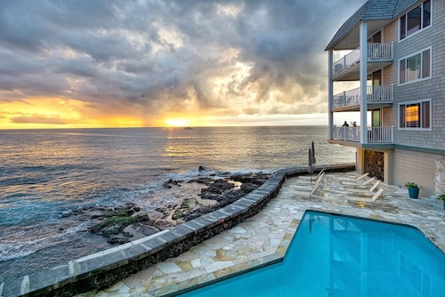 Spectacular Condo 🤿 with a Lanai that Almost Hangs Over The Ocean! 🌊 - Hale Kona Kai 304