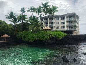 Exterior - Spectacular Condo 🤿 with a Lanai that Almost Hangs Over The Ocean! 🌊 - Hale Kona Kai 304 (Kailua Kona)