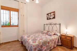 3 bedrooms, free WiFi, bed sheets - Holiday Home "Casa Rural Villena" with Sea View, Wi-Fi, Pool & Terrace (Frigiliana)