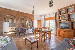 Télévision, cheminée