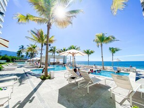 Outdoor pool, an infinity pool, sun loungers - L'Armatore LOFT"- Italian Style (Puerto Vallarta)