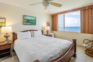 1 bedroom, free WiFi - True and Absolute Oceanfront Condo 🌅 Breathtaking Views From The Lanai!🍍Hale Kona Kai 402 (Kailua Kona)