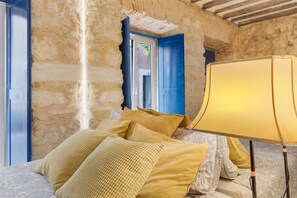1 habitación, tabla de planchar con plancha, wifi gratis y ropa de cama 