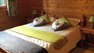 4 bedrooms, iron/ironing board